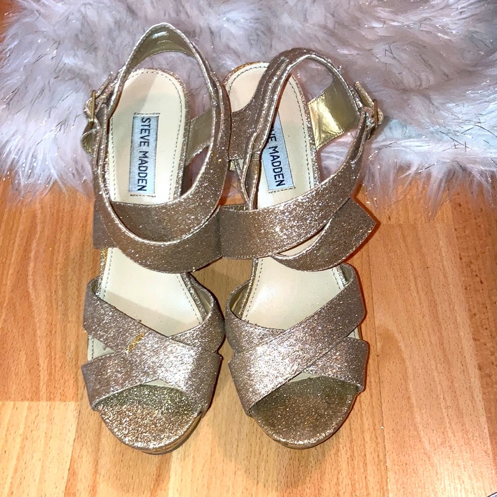 STEVE MADDEN Gold Glitter Sparkly Strappy Cork Wedges ⭐️SALE⭐️‼️
